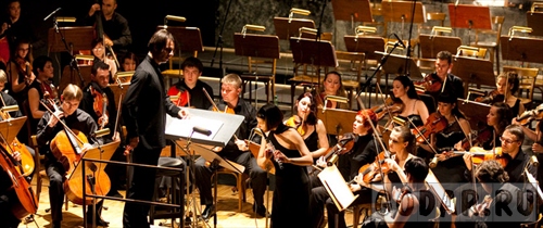 Теодор Курентзис и оркестр musicAeterna с воодушевлением исполнили Трагическую симфонию Густава Малера